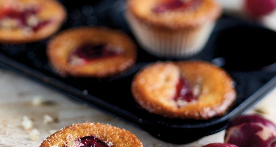 Plum, cinnamon and almond muffins