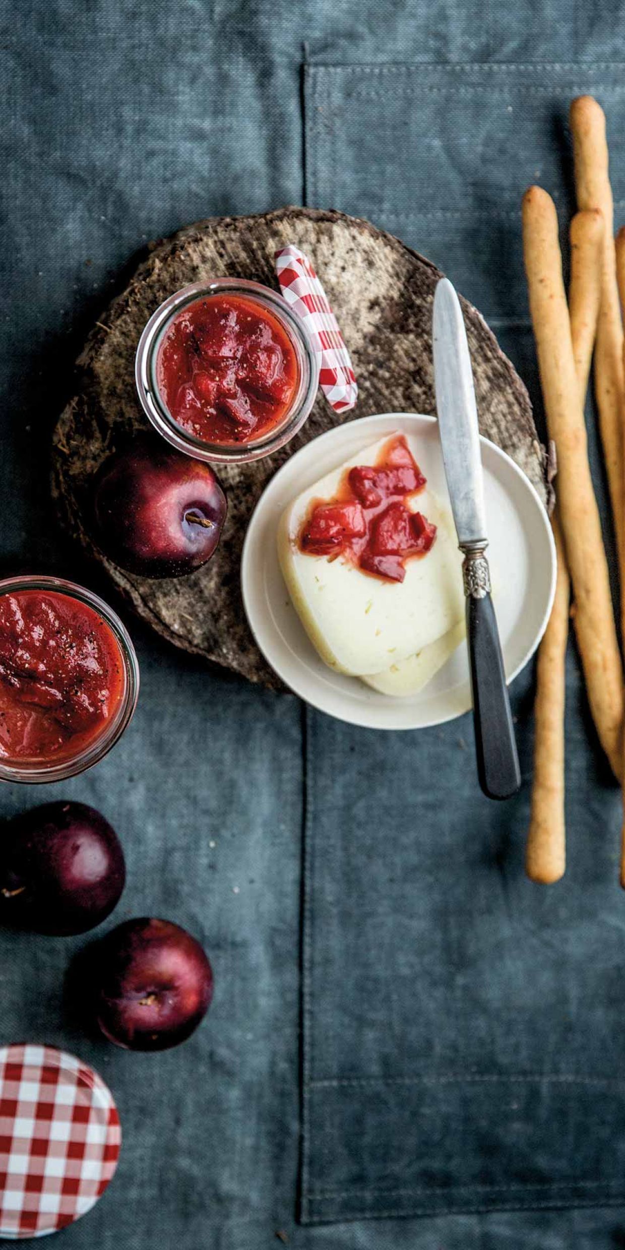 Salsa agrodolce di susine, peperoni rossi e mele