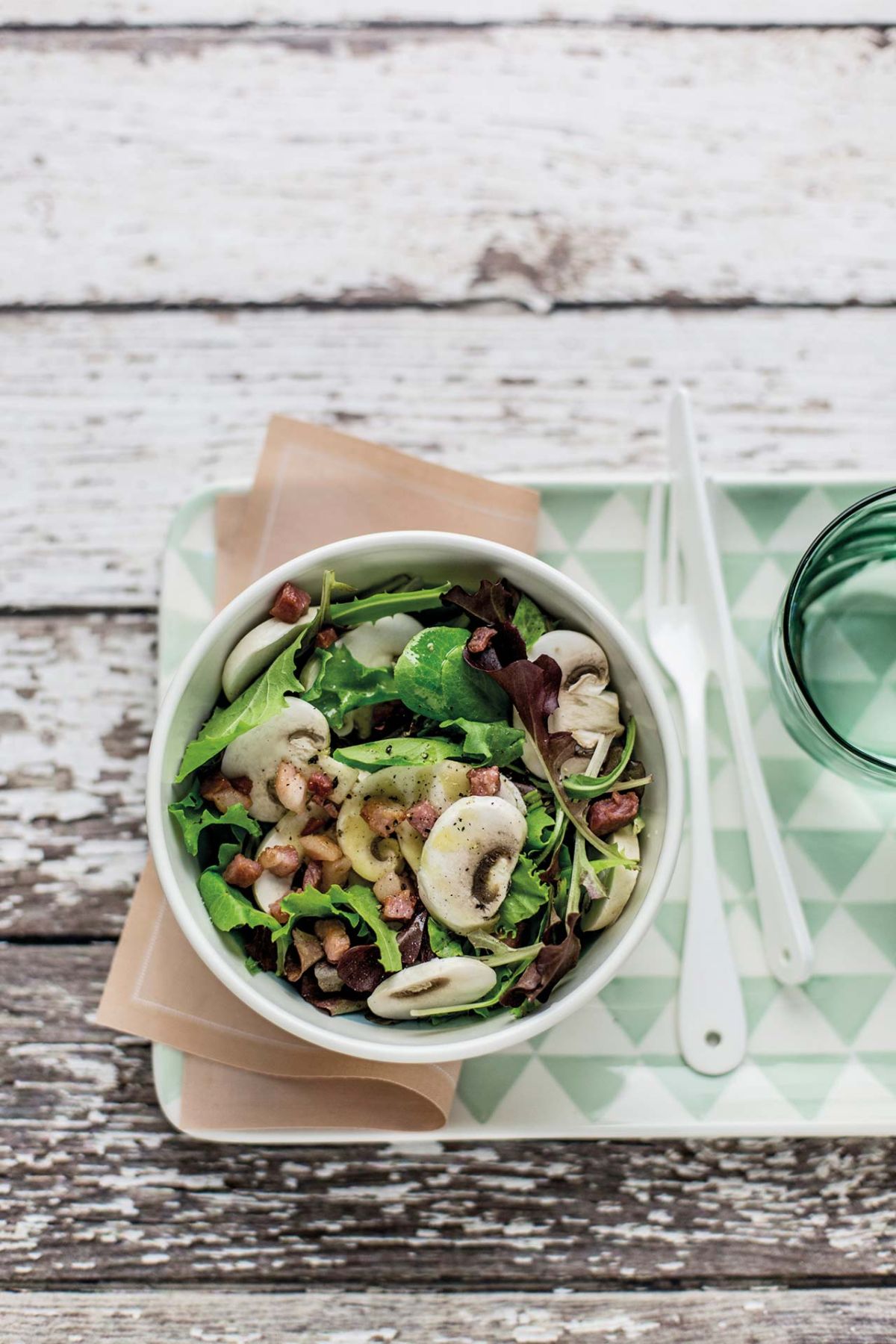 Insalata di champignon, pancetta croccante e brie