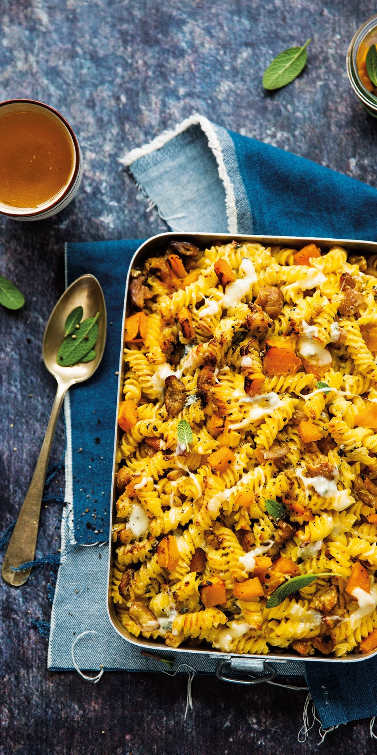 Pasta al forno con castagne glassate, zucca e gorgonzola