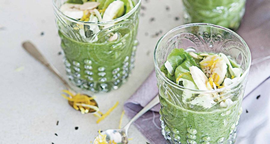 Lettuce and banana green tea smoothie