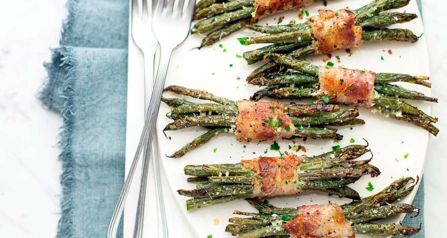 Mini green bean rolls with Parmesan and bacon