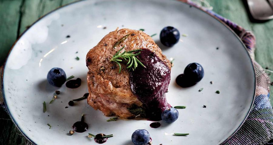 Pork tenderloin with red wine and blueberry sauce