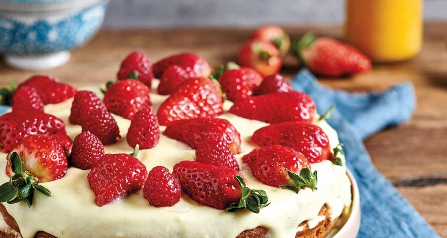 Cake with Chantilly cream, strawberries and raspberries