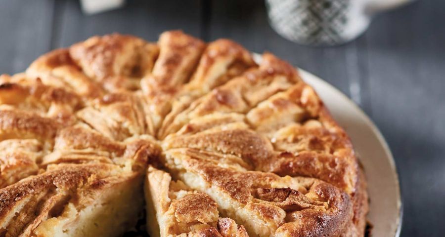 Traditional apple cake