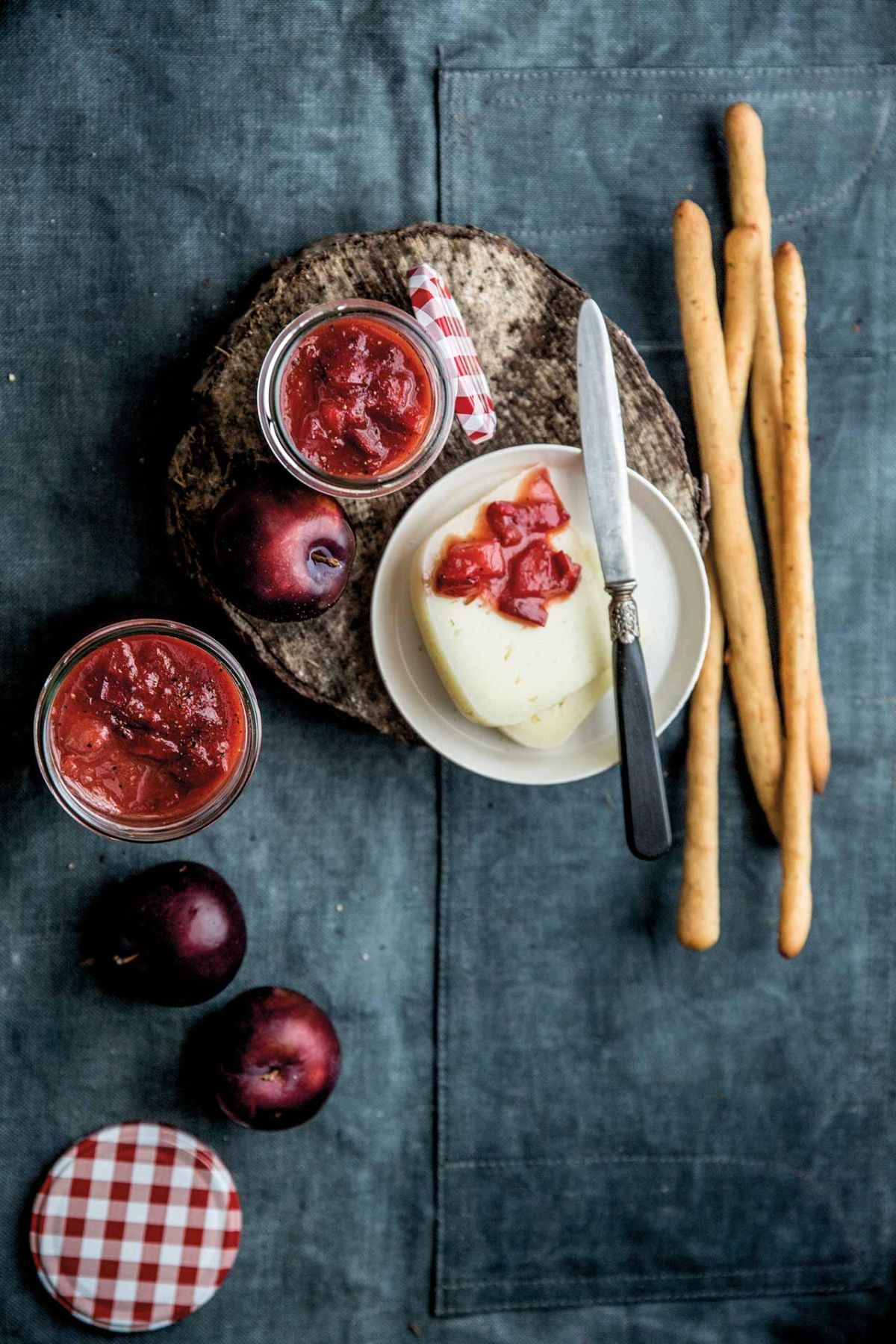 Salsa agrodolce di susine, peperoni rossi e mele