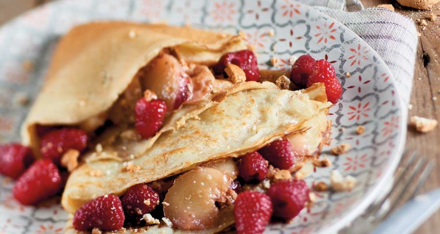 Rice flour crêpes with peaches, amaretti biscuits and raspberries