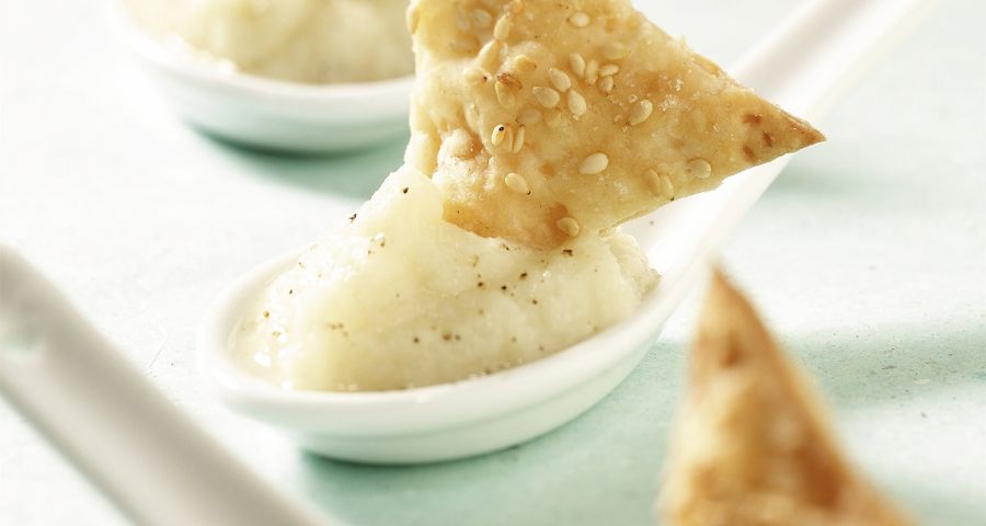 Mini cheese puffs with kohlrabi sauce