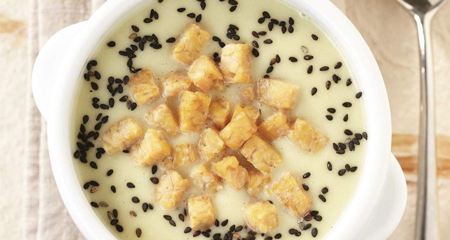 Kohlrabi purée with tempeh
