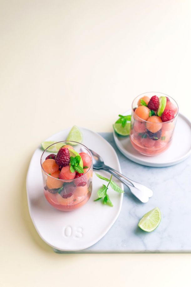 Macedonia di melone, anguria e lamponi al mojito