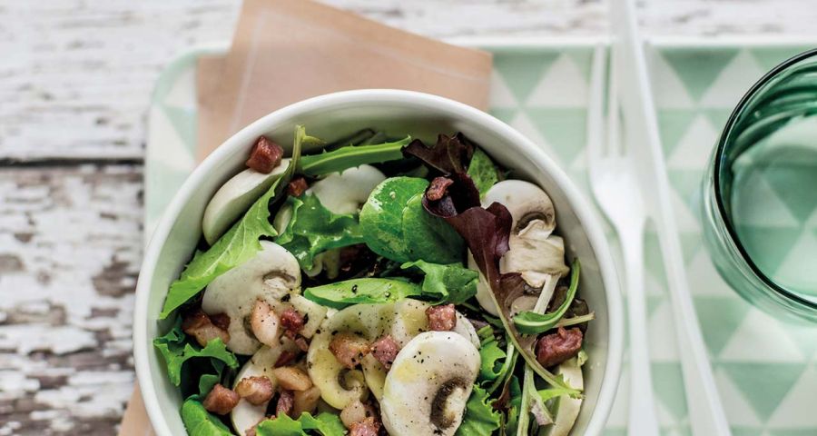 Champignon mushroom, crispy pancetta and Brie salad