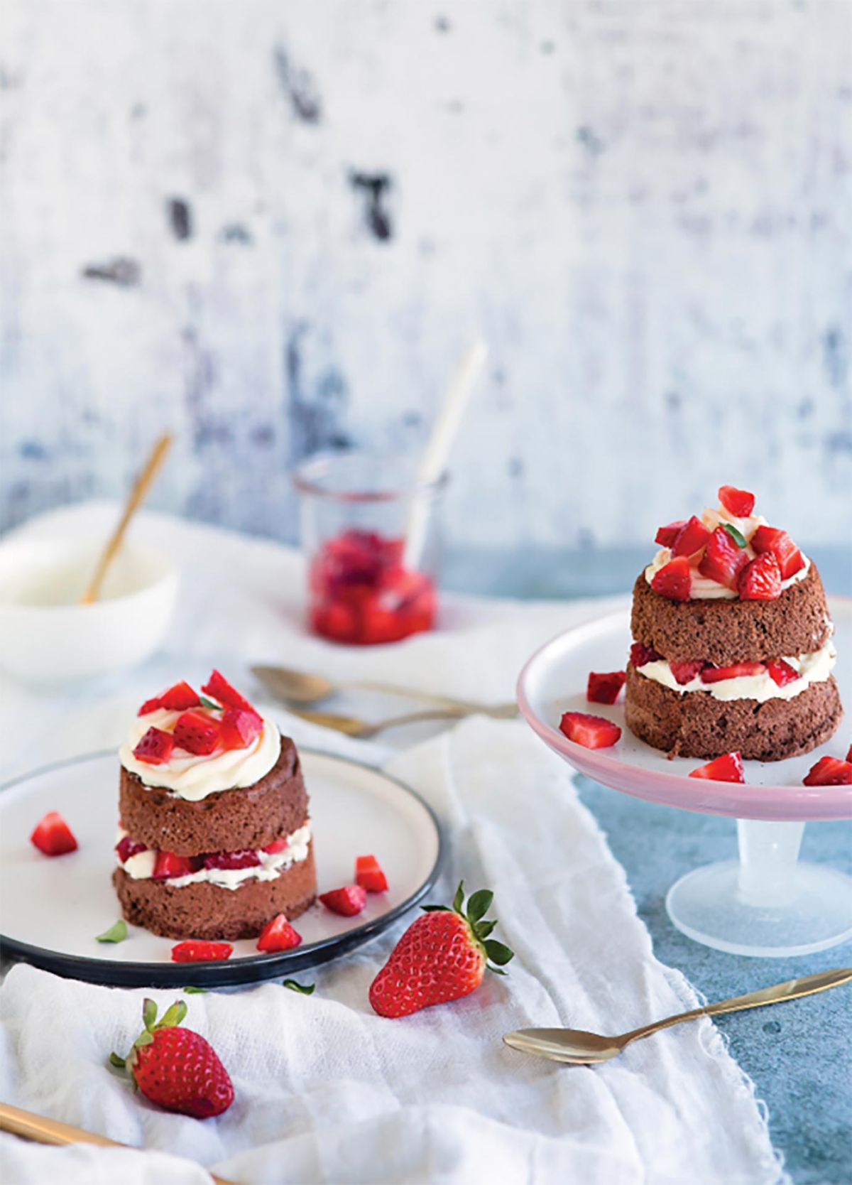 Tortine con crema di ricotta, cioccolato bianco e fragole