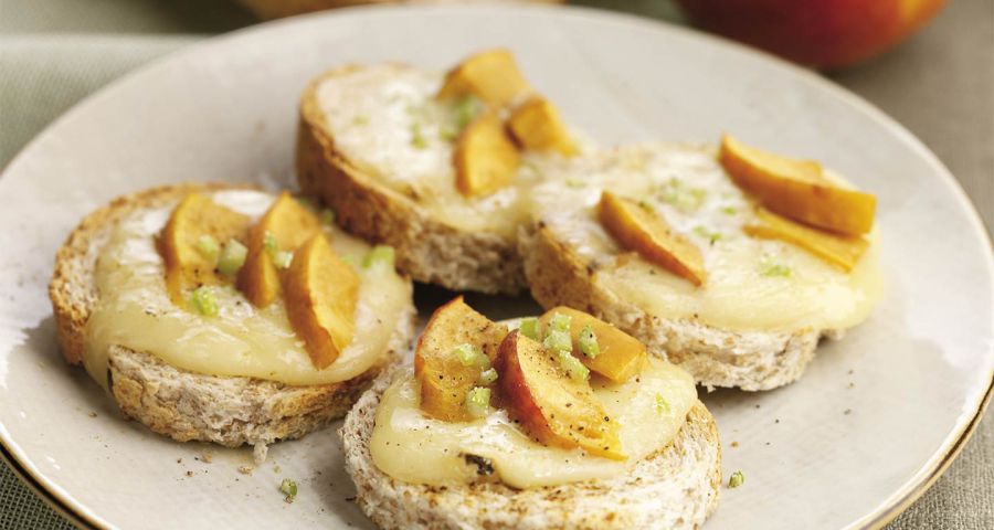 Crostoni (toasted slices of bread) with peaches and cream cheese