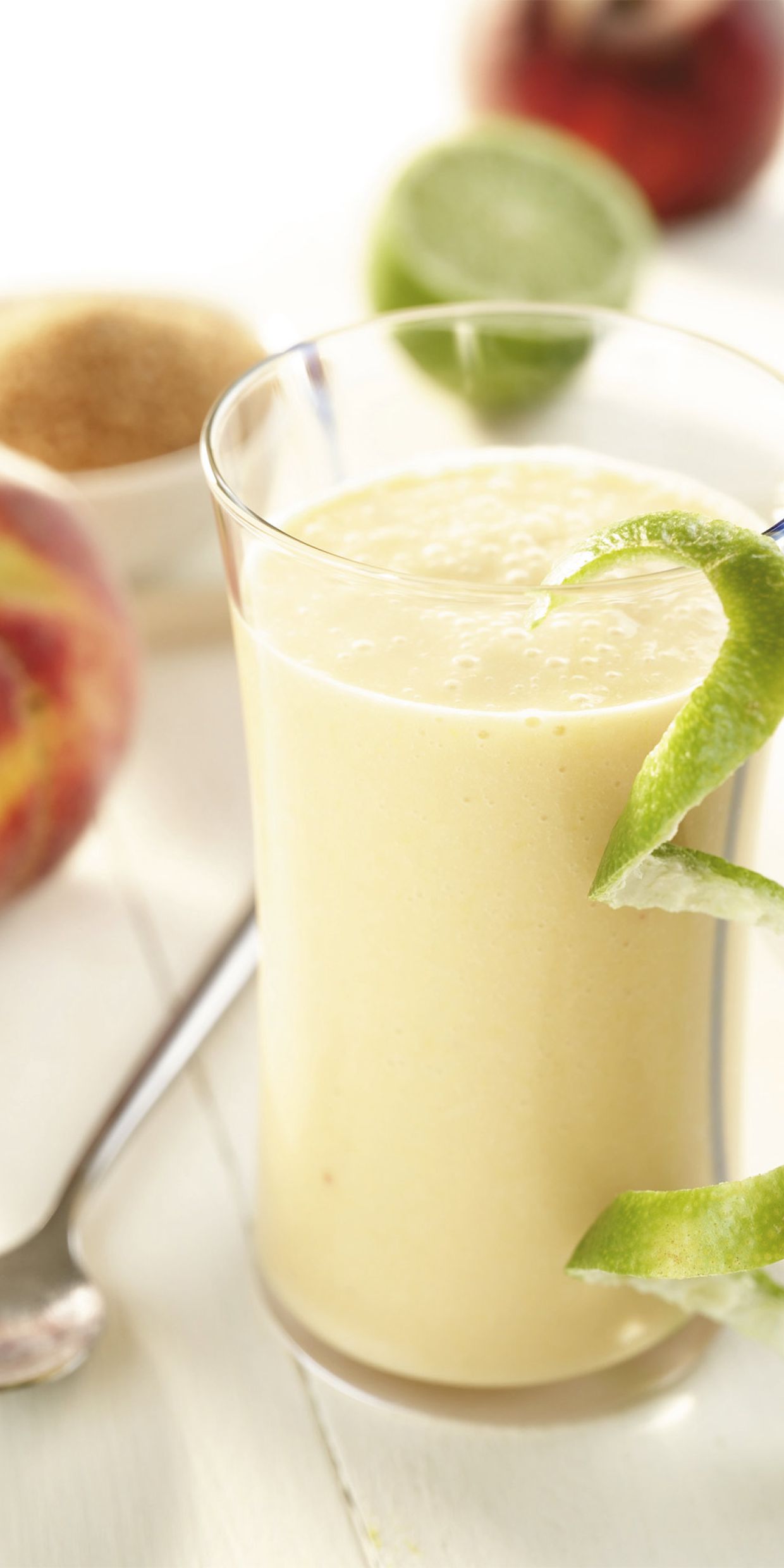 Frullato cremoso di pesca e lime