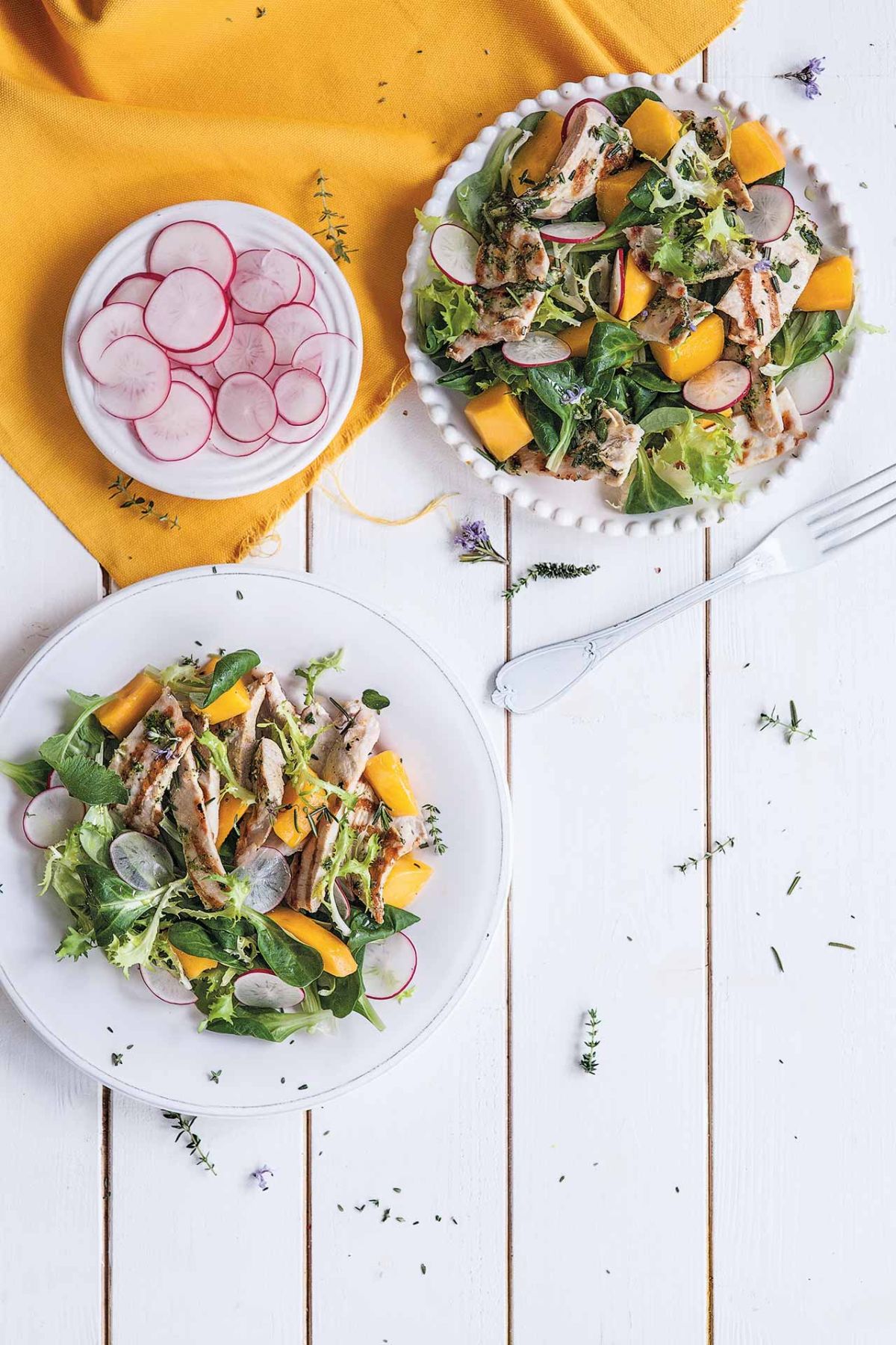 Insalata di mango e tacchino alle erbe aromatiche