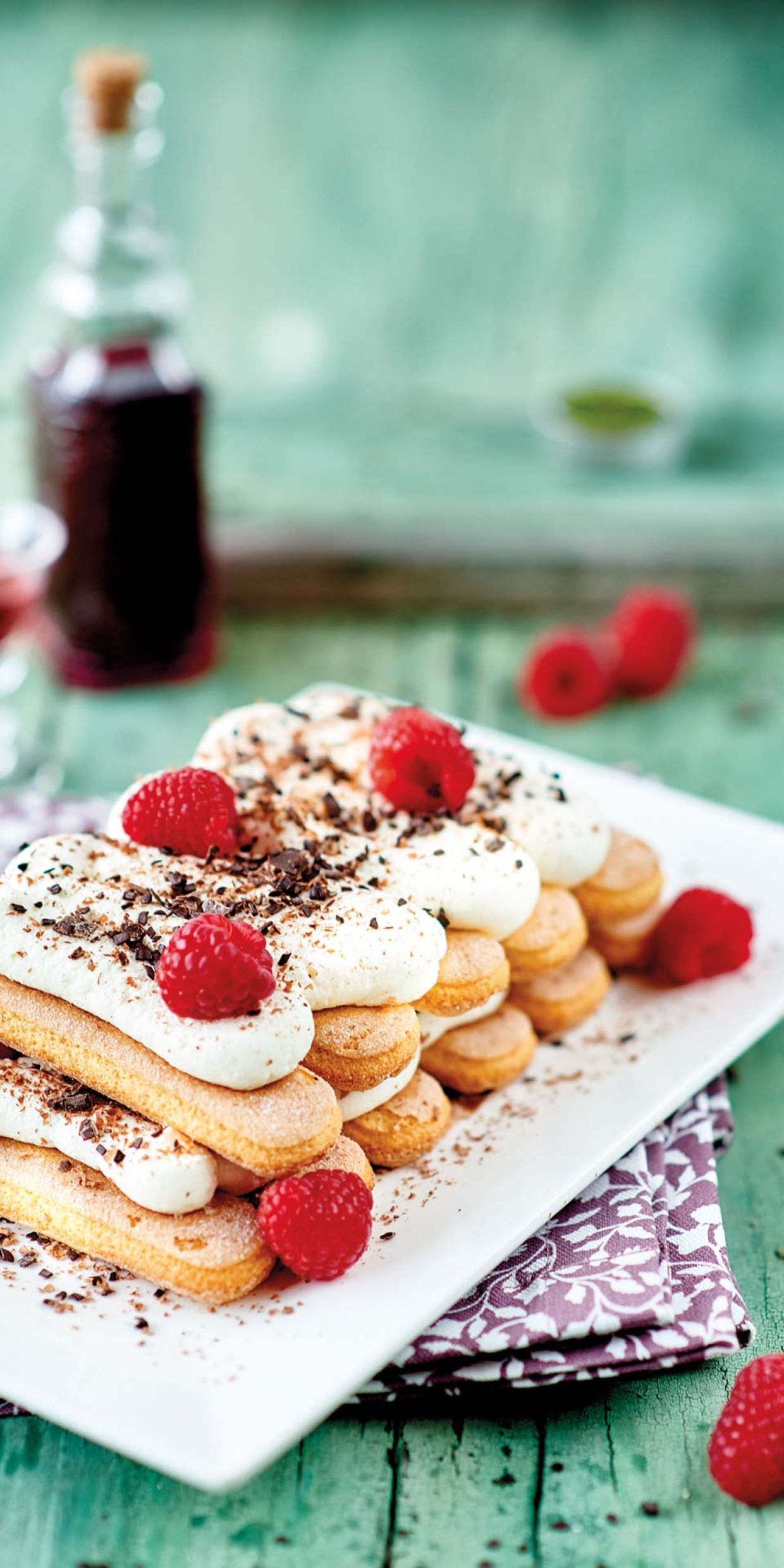 Tiramisù senza uova al cioccolato e lamponi