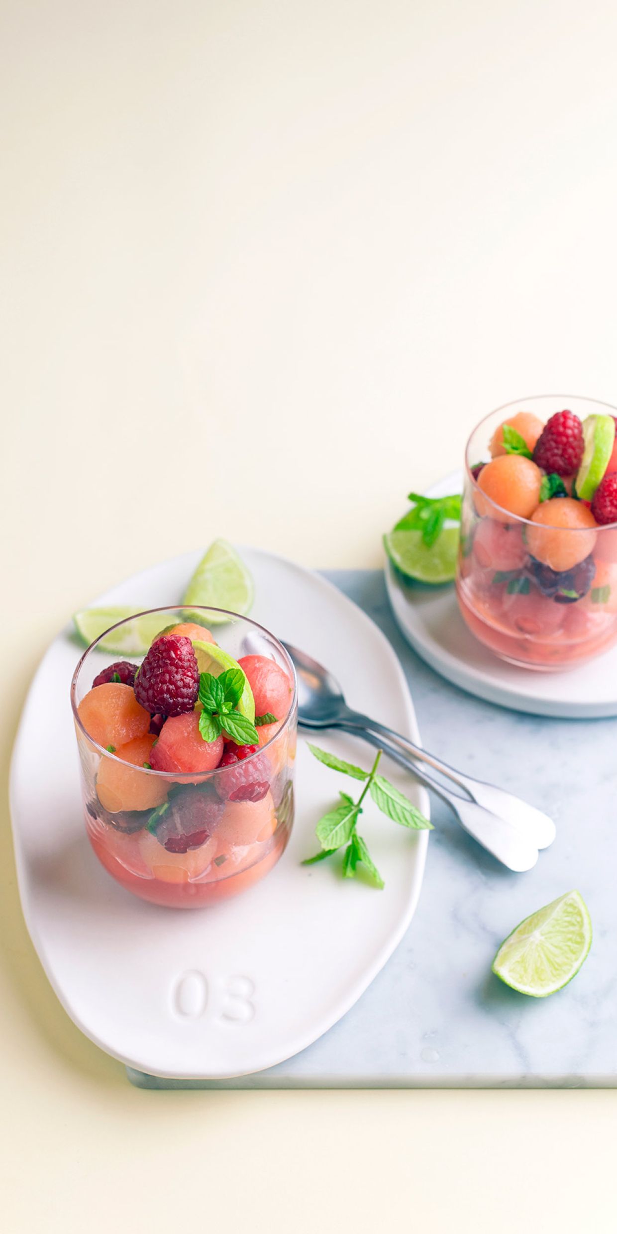 Macedonia di melone, anguria e lamponi al mojito