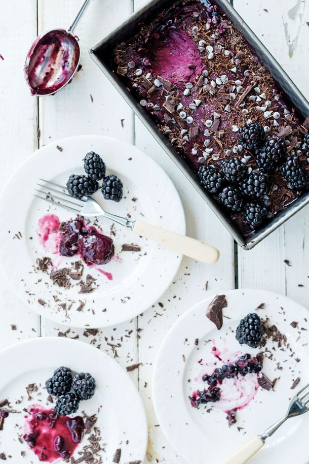 Sorbetto alle more e cioccolato fondente