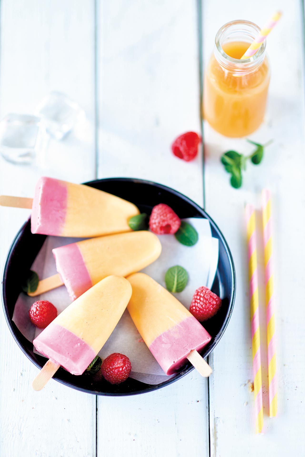 Ghiaccioli bicolore allo yogurt lamponi e pesche