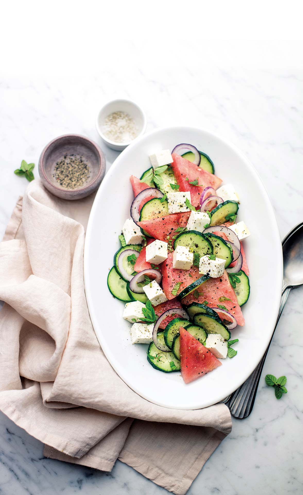 Insalata di anguria con cetrioli e primosale
