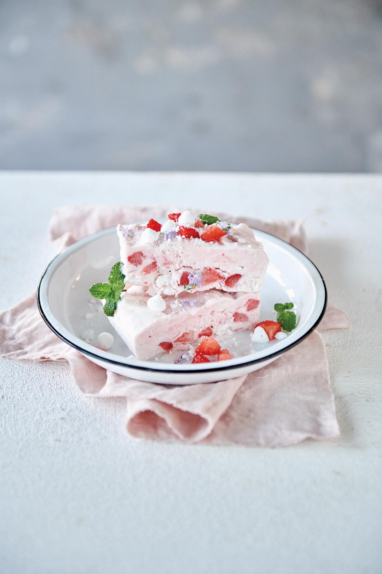 Semifreddo meringato alle fragole