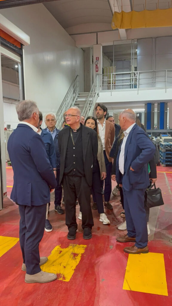 Vescovo in Visita a Coop Sole